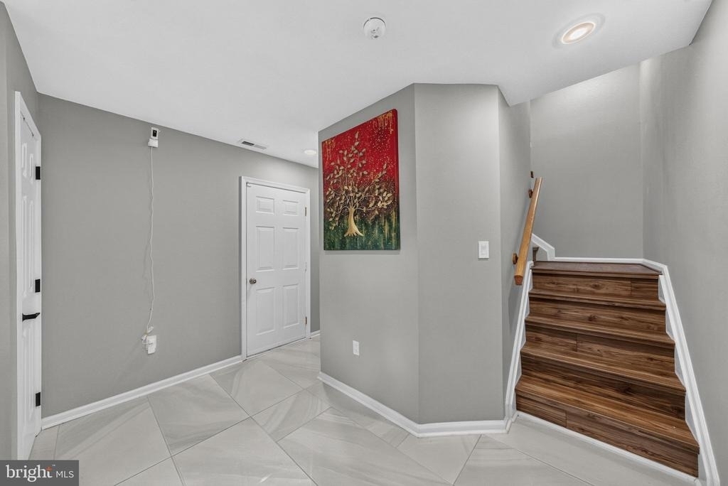 132 S Barrow Place - Photo 4