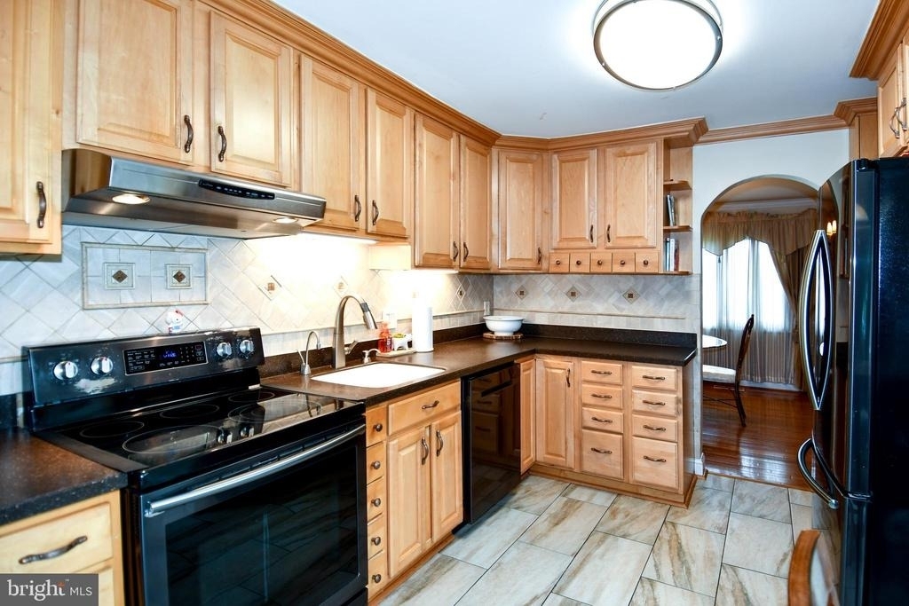 9401 Hickory View Place - Photo 8