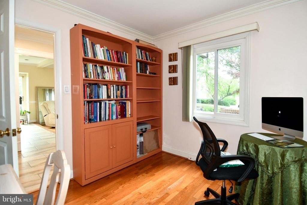 9401 Hickory View Place - Photo 19