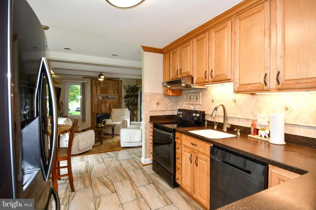 9401 Hickory View Place - Photo 11