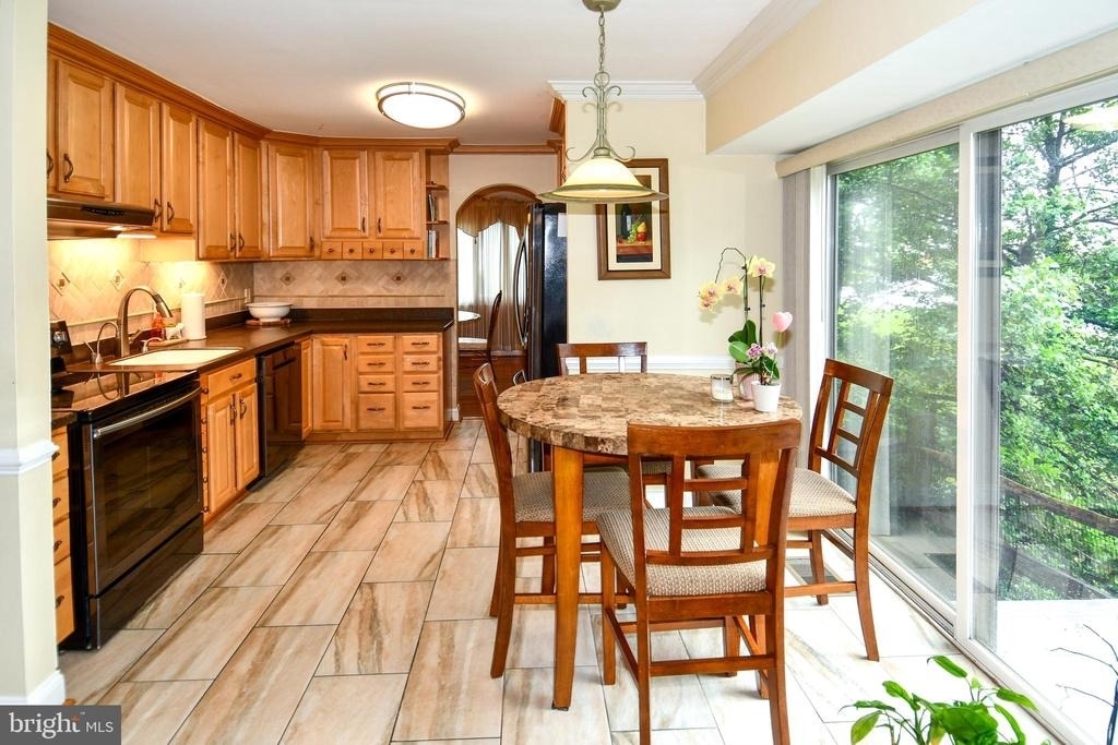 9401 Hickory View Place - Photo 10