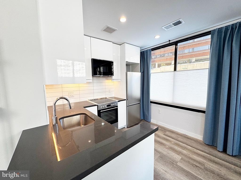 700 Roeder Road - Photo 3