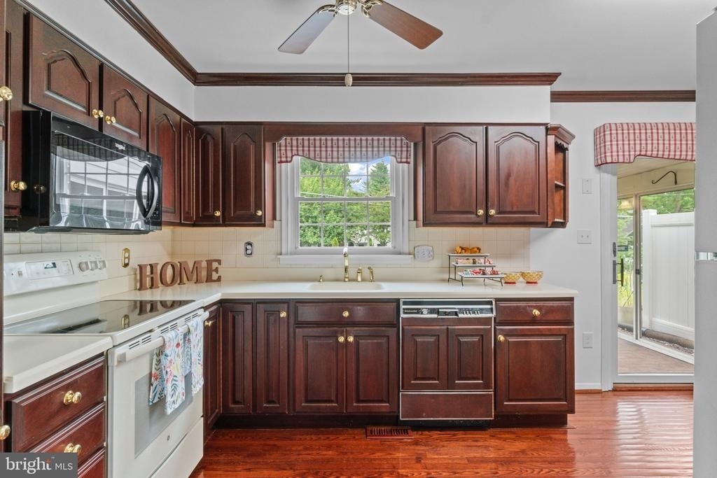 330 Harlan Square - Photo 12