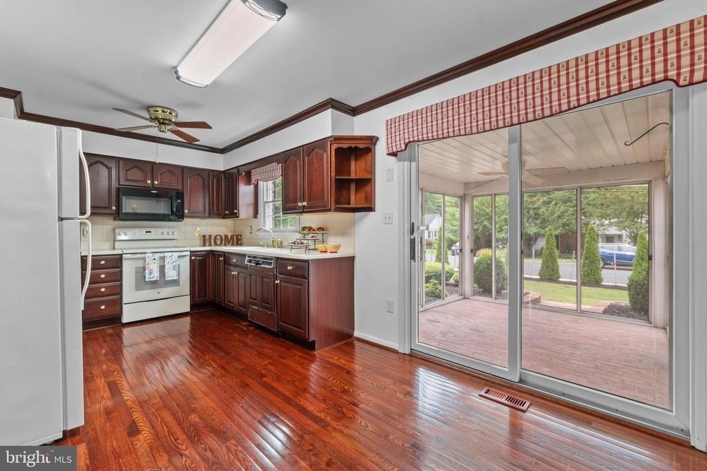 330 Harlan Square - Photo 8
