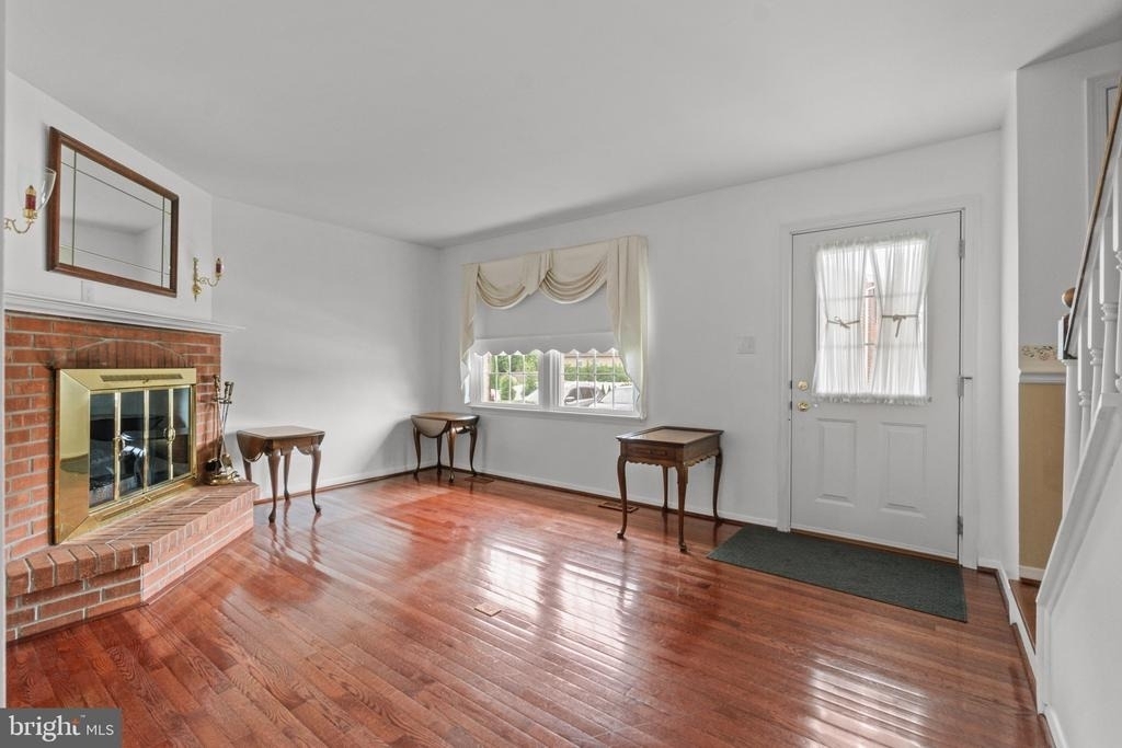 330 Harlan Square - Photo 2