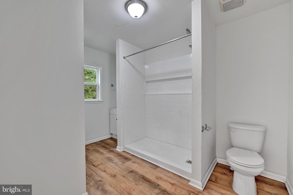 811 Seagrove Road E - Photo 4