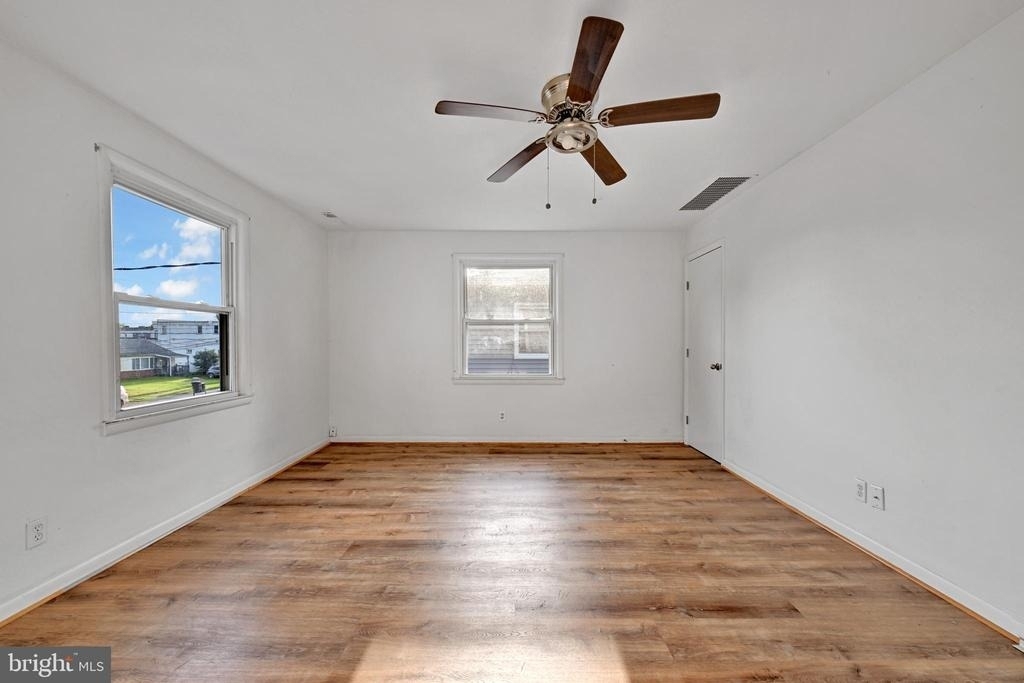 811 Seagrove Road E - Photo 7