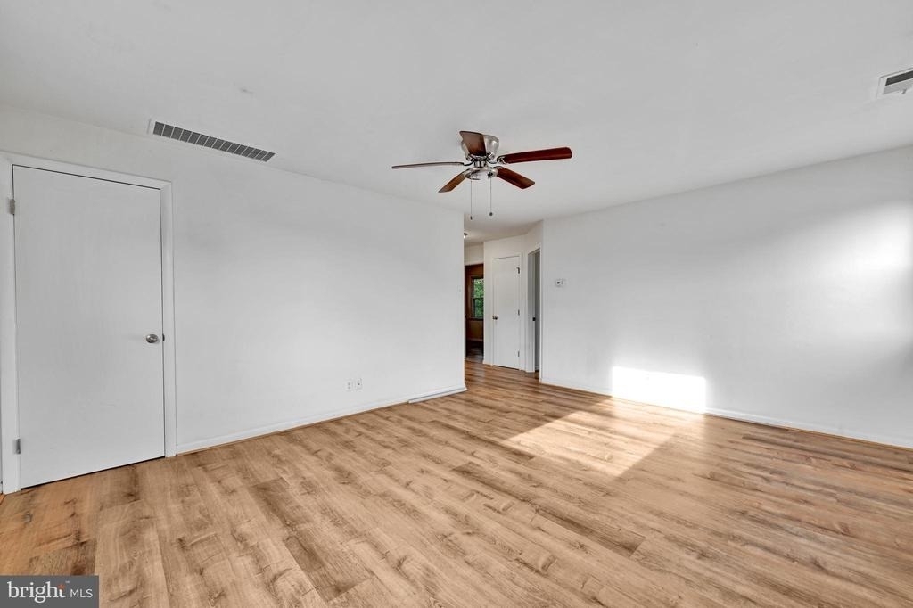 811 Seagrove Road E - Photo 9