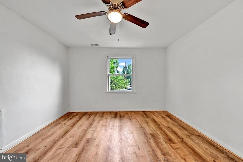 811 Seagrove Road E - Photo 10