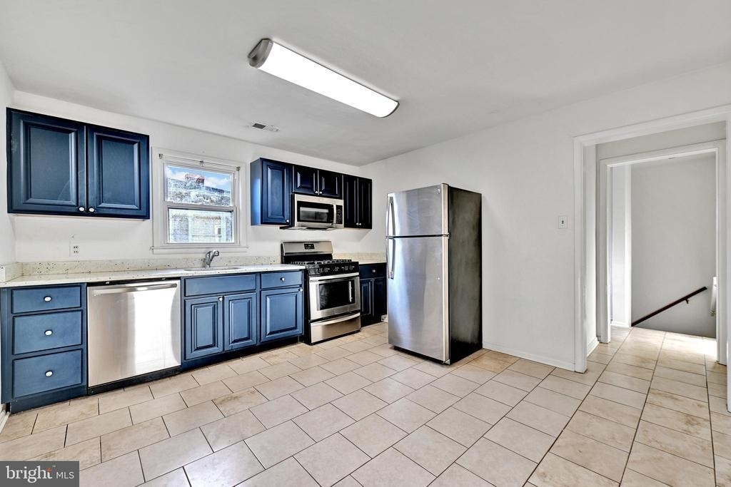 811 Seagrove Road E - Photo 0