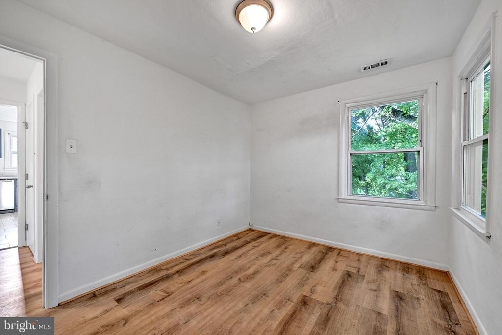811 Seagrove Road E - Photo 14