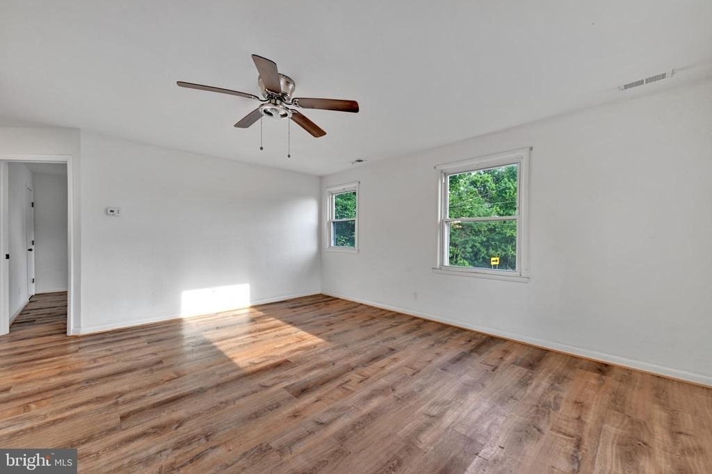 811 Seagrove Road E - Photo 8