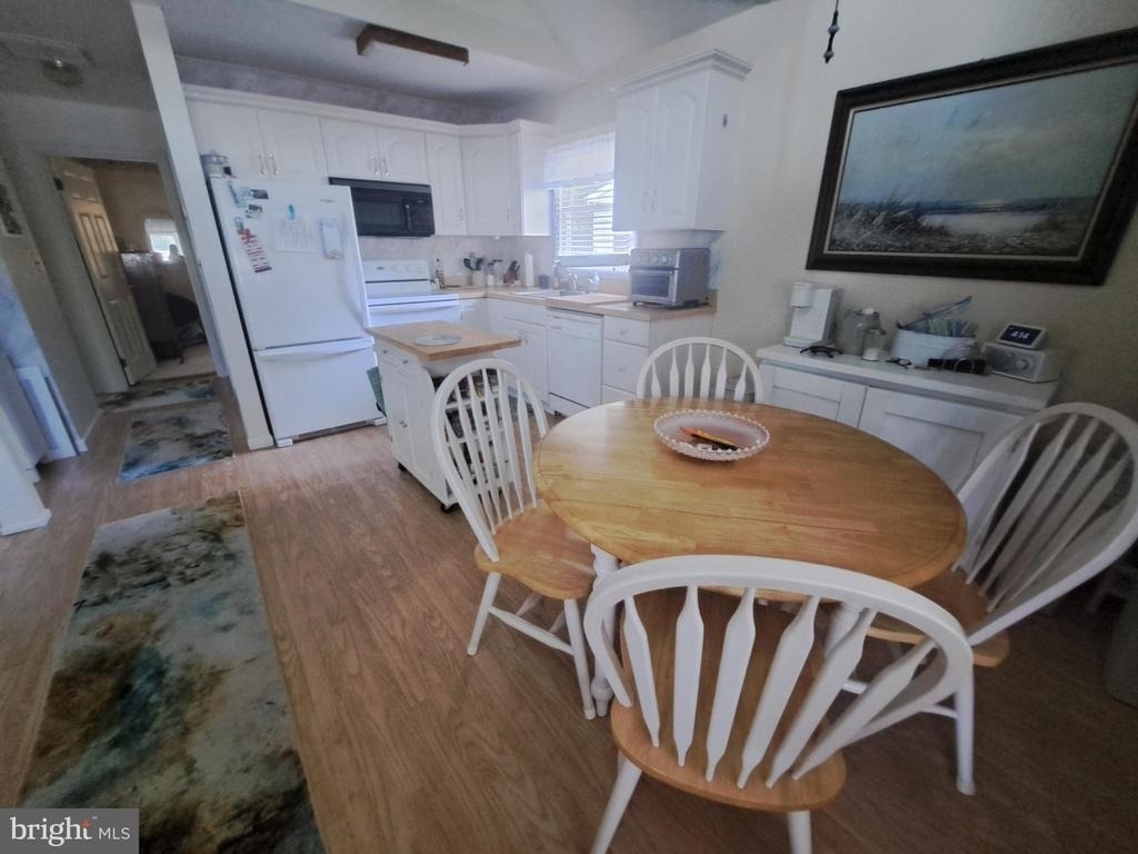 23020 Linden Drive - Photo 4