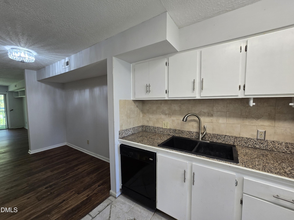 117 Kingsbury Drive - Photo 6