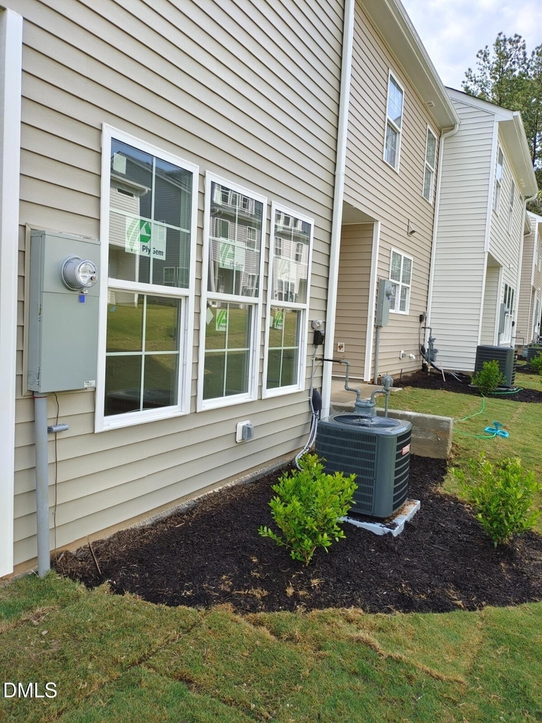 1012 Yatesbury Place - Photo 2