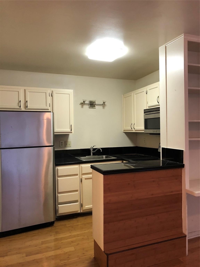 1000 W 26th St - Photo 5