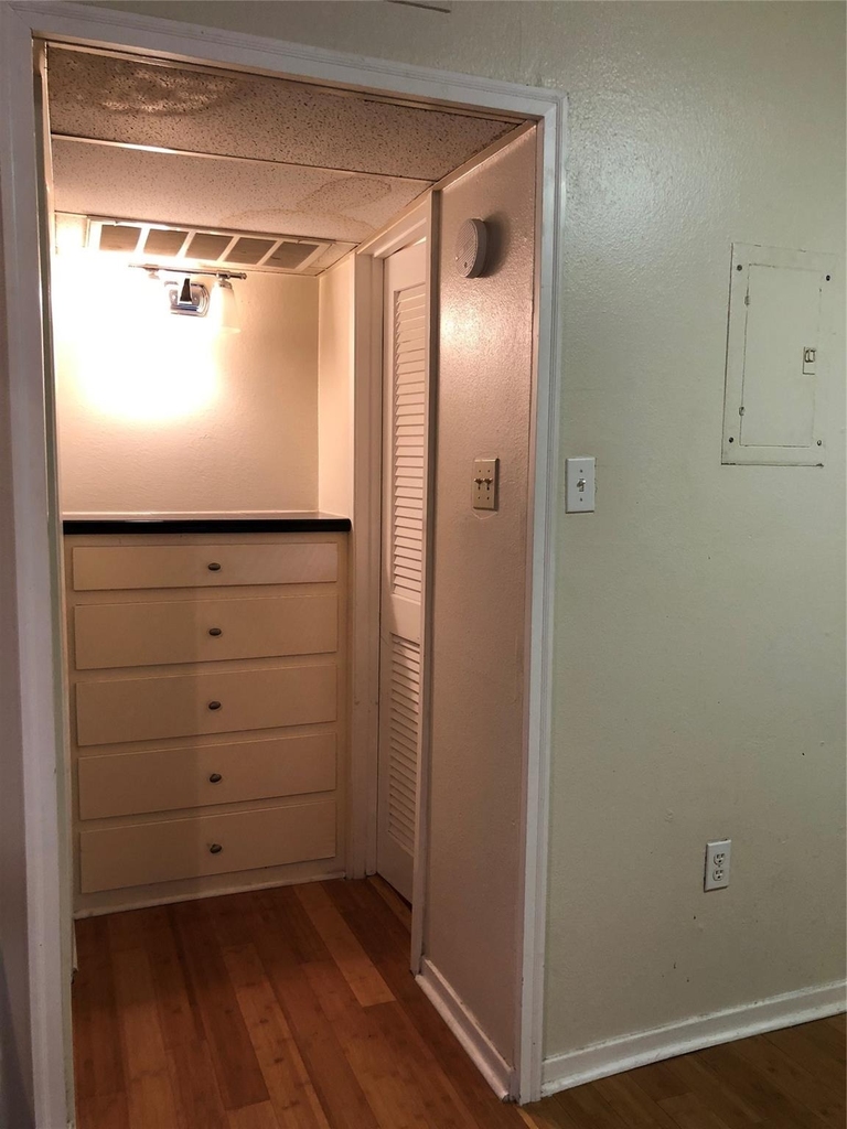 1000 W 26th St - Photo 8