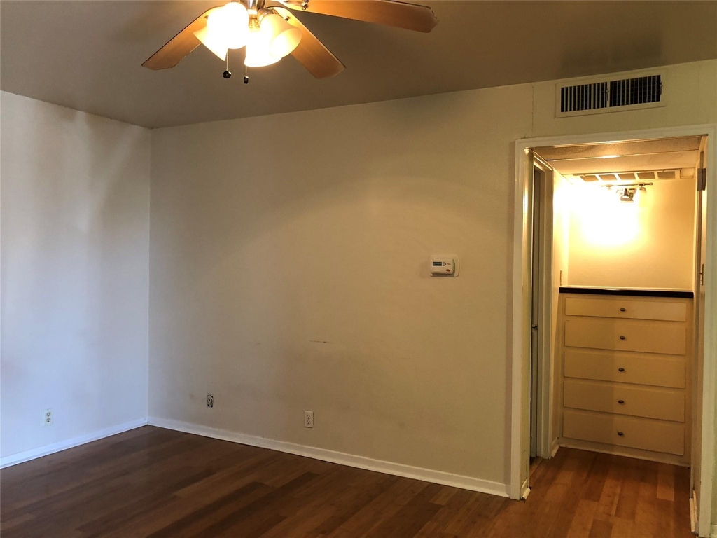 1000 W 26th St - Photo 9