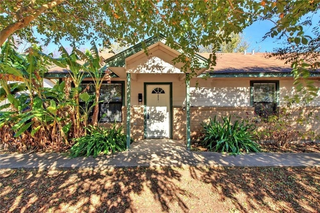 200 Hall Dr - Photo 0