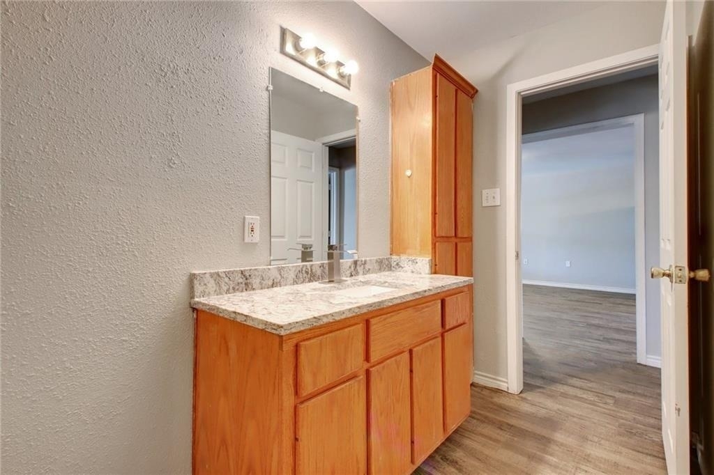 200 Hall Dr - Photo 4