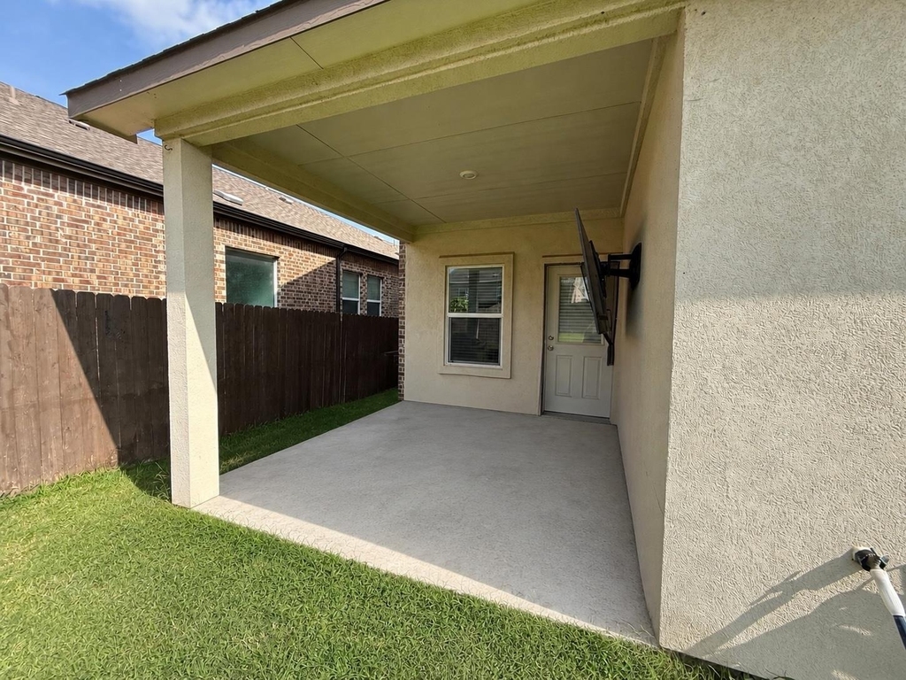 1008 Bluewood Bnd - Photo 5