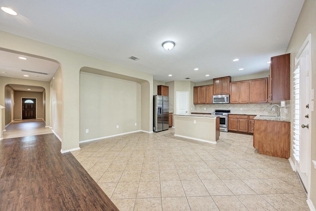 1109 Sussex Pl - Photo 11