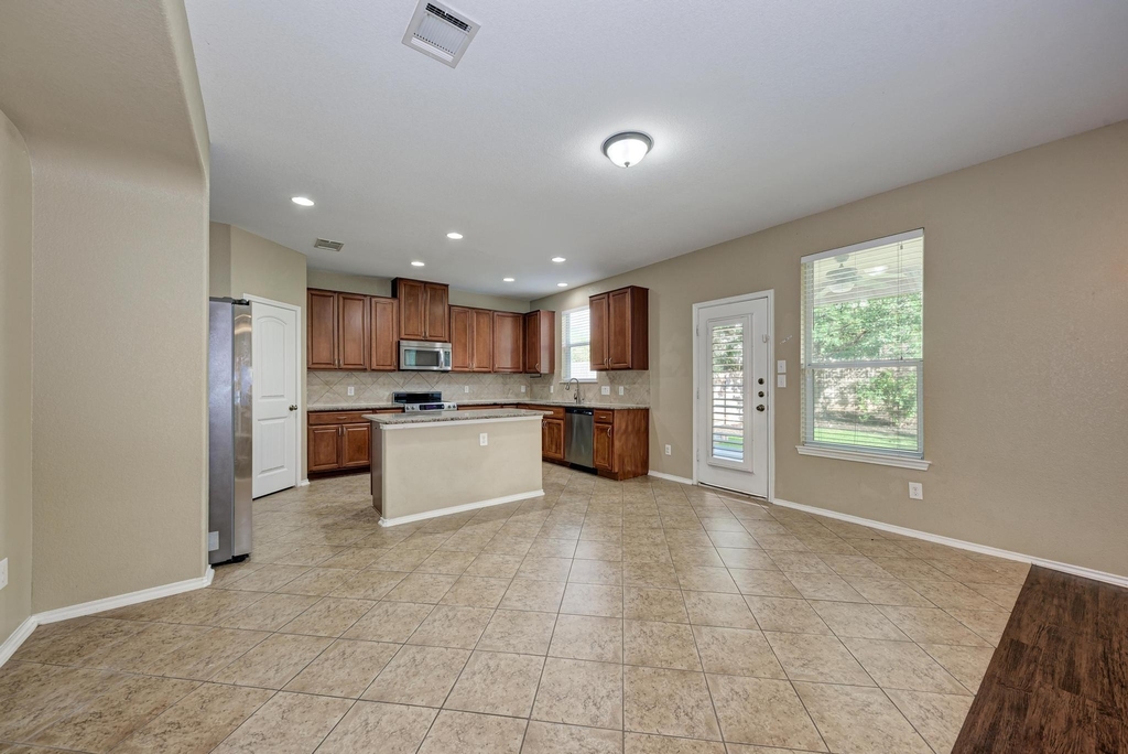 1109 Sussex Pl - Photo 10