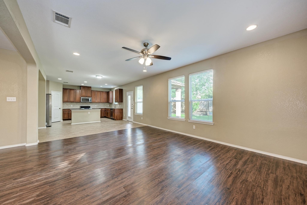 1109 Sussex Pl - Photo 9