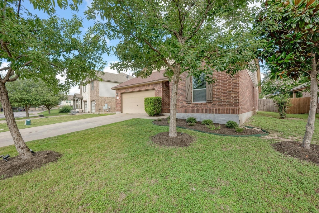 1109 Sussex Pl - Photo 1