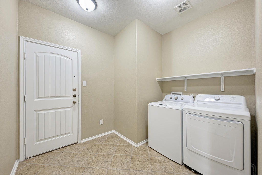 1109 Sussex Pl - Photo 31