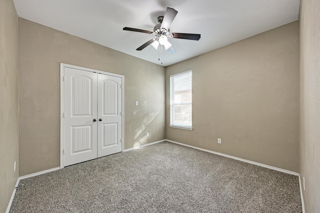1109 Sussex Pl - Photo 24