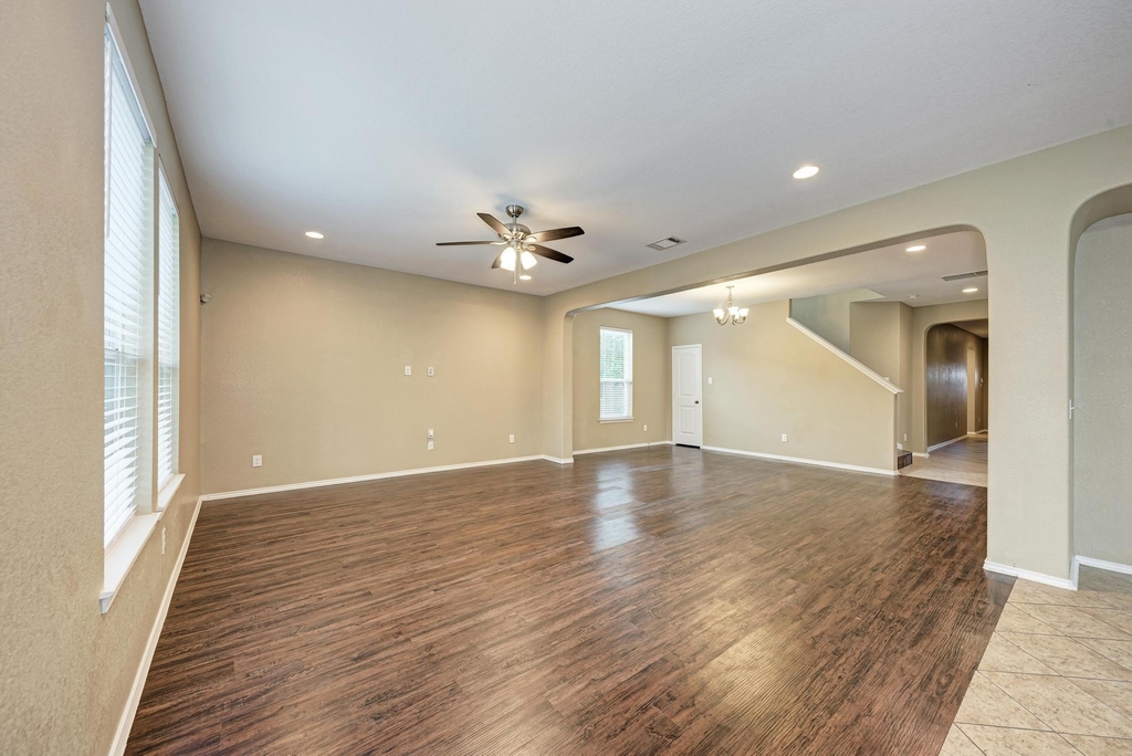 1109 Sussex Pl - Photo 7