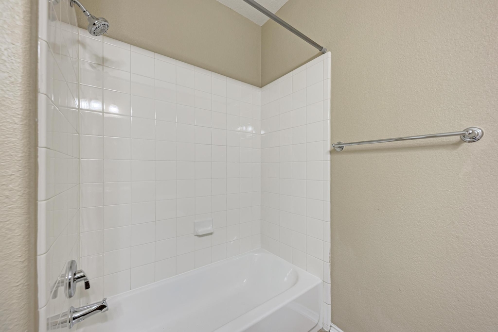 1109 Sussex Pl - Photo 23