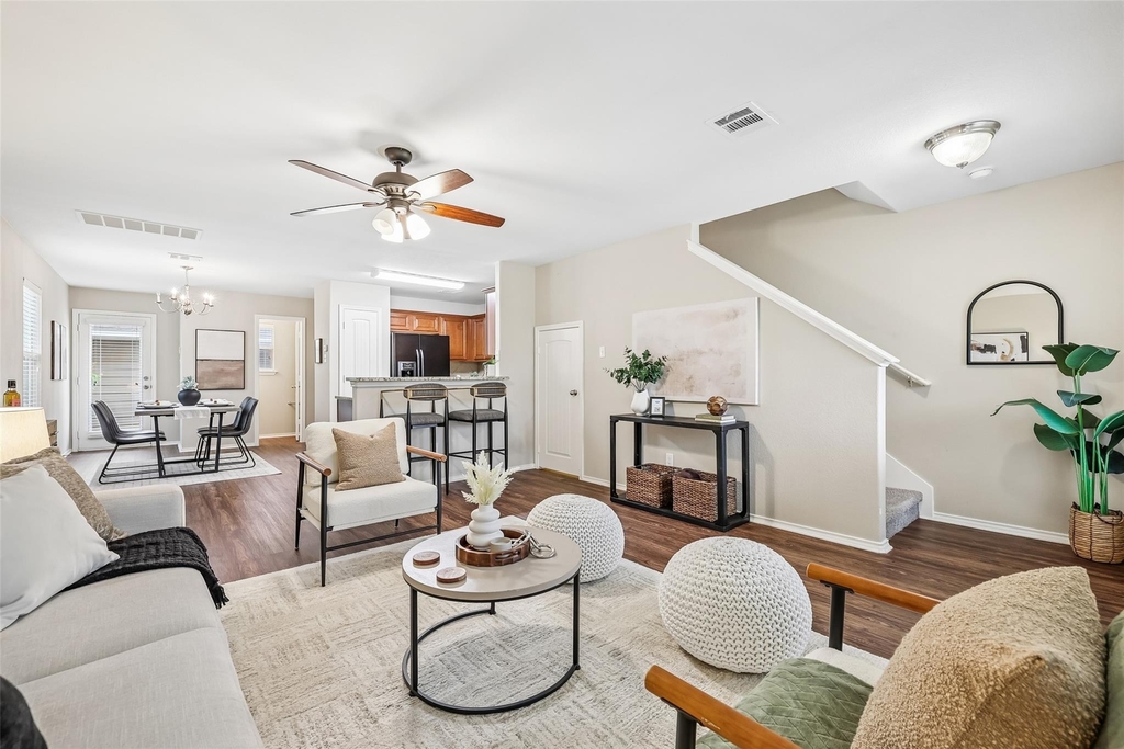 1808 Enchanted Rock Dr - Photo 2