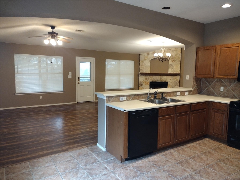 136 Trinity Dr - Photo 10