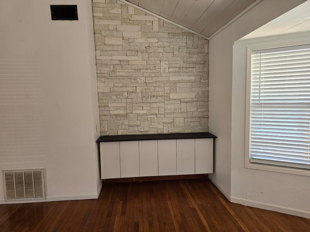 305 N 5th St - Photo 7