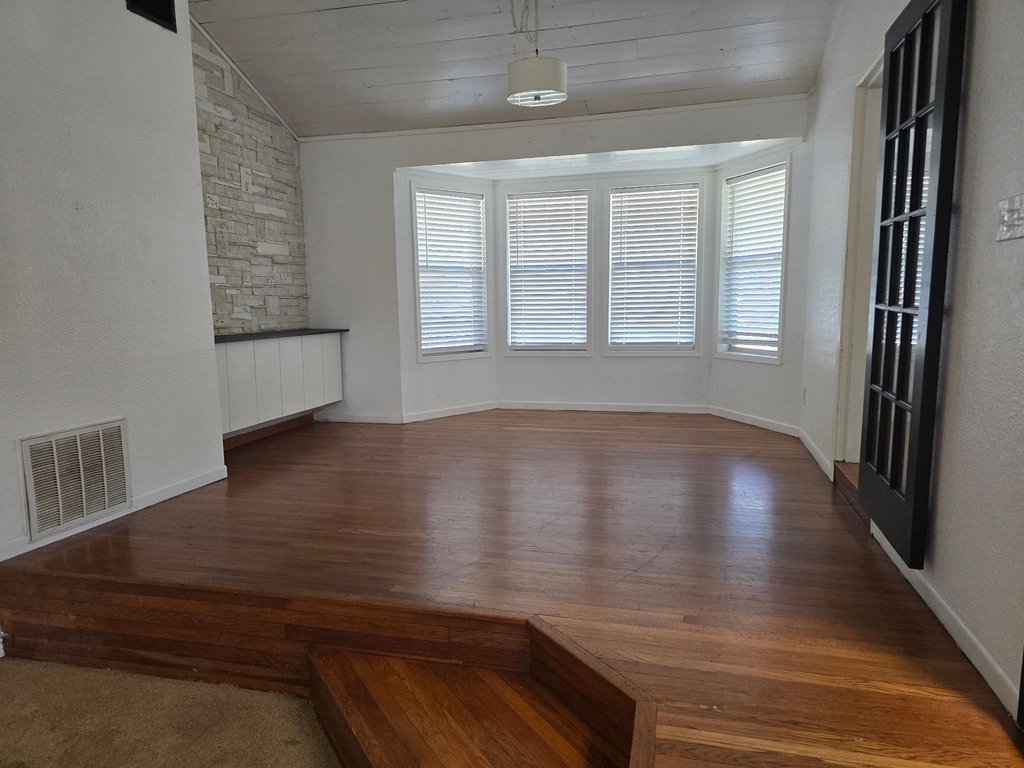 305 N 5th St - Photo 5
