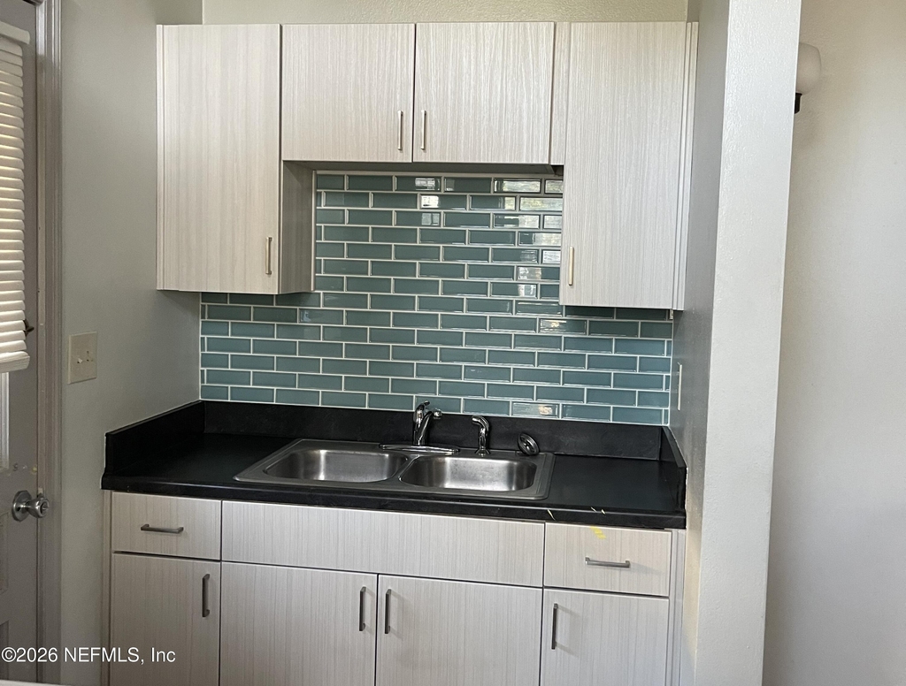 530 Myra Street - Photo 8
