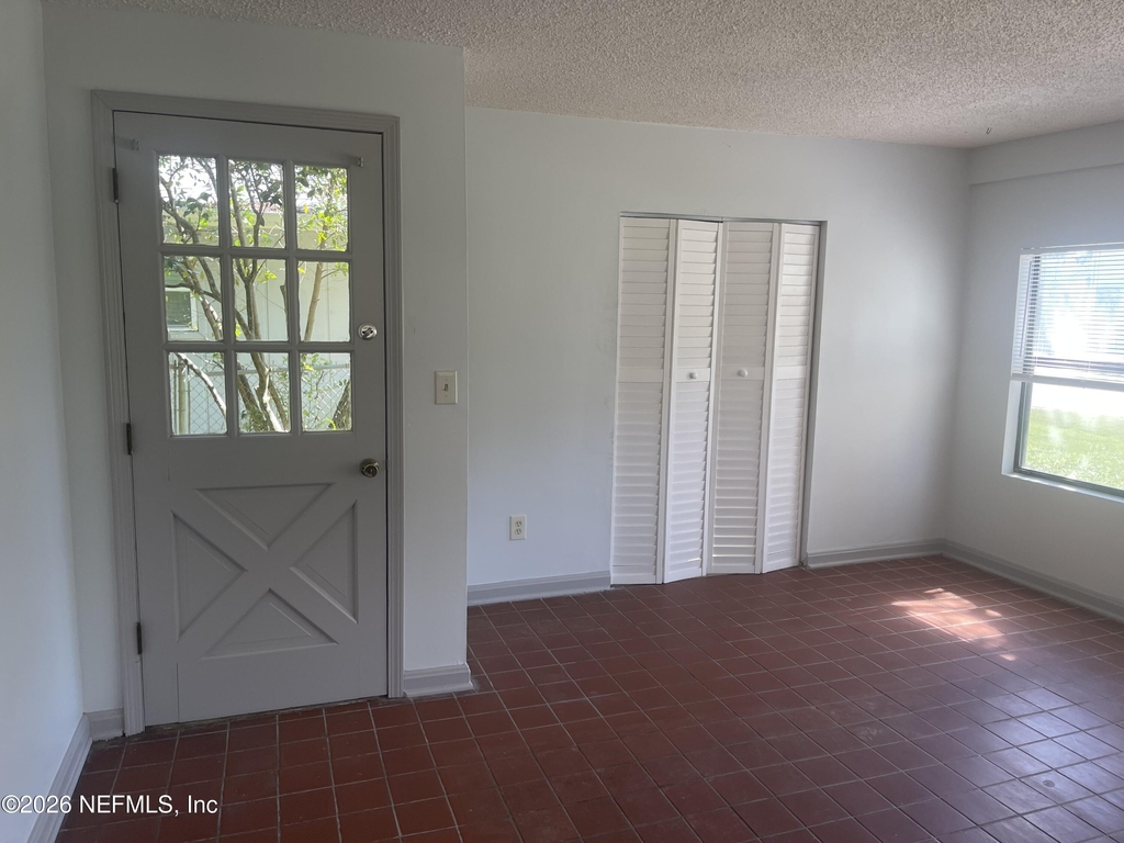 530 Myra Street - Photo 6