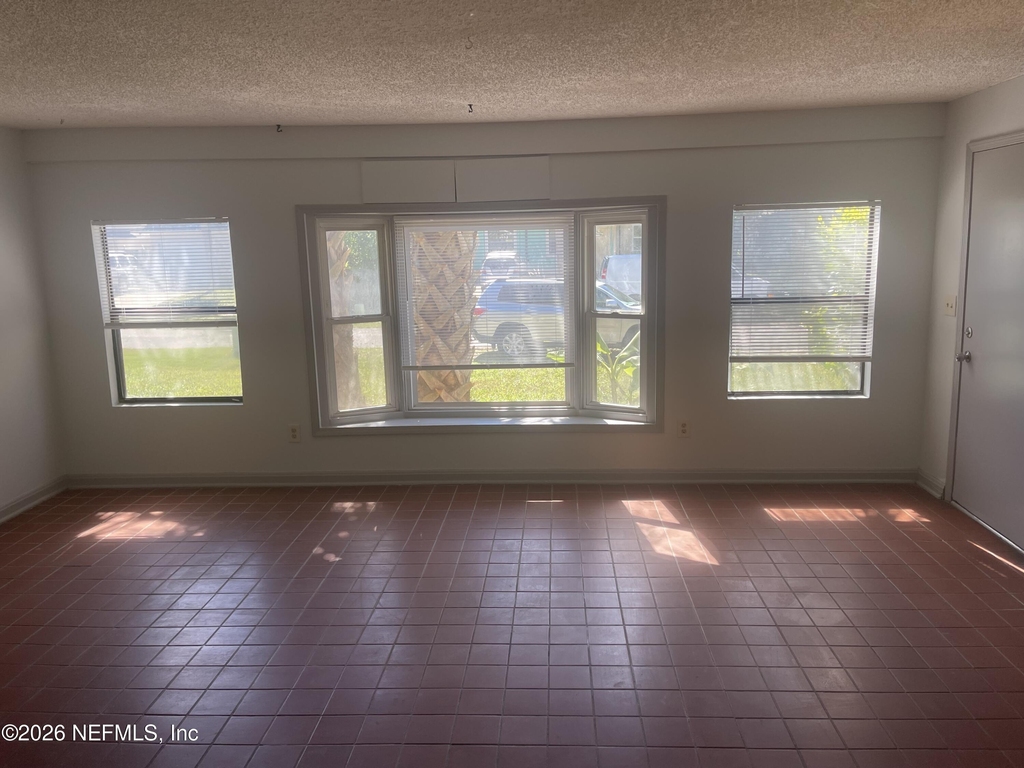 530 Myra Street - Photo 2