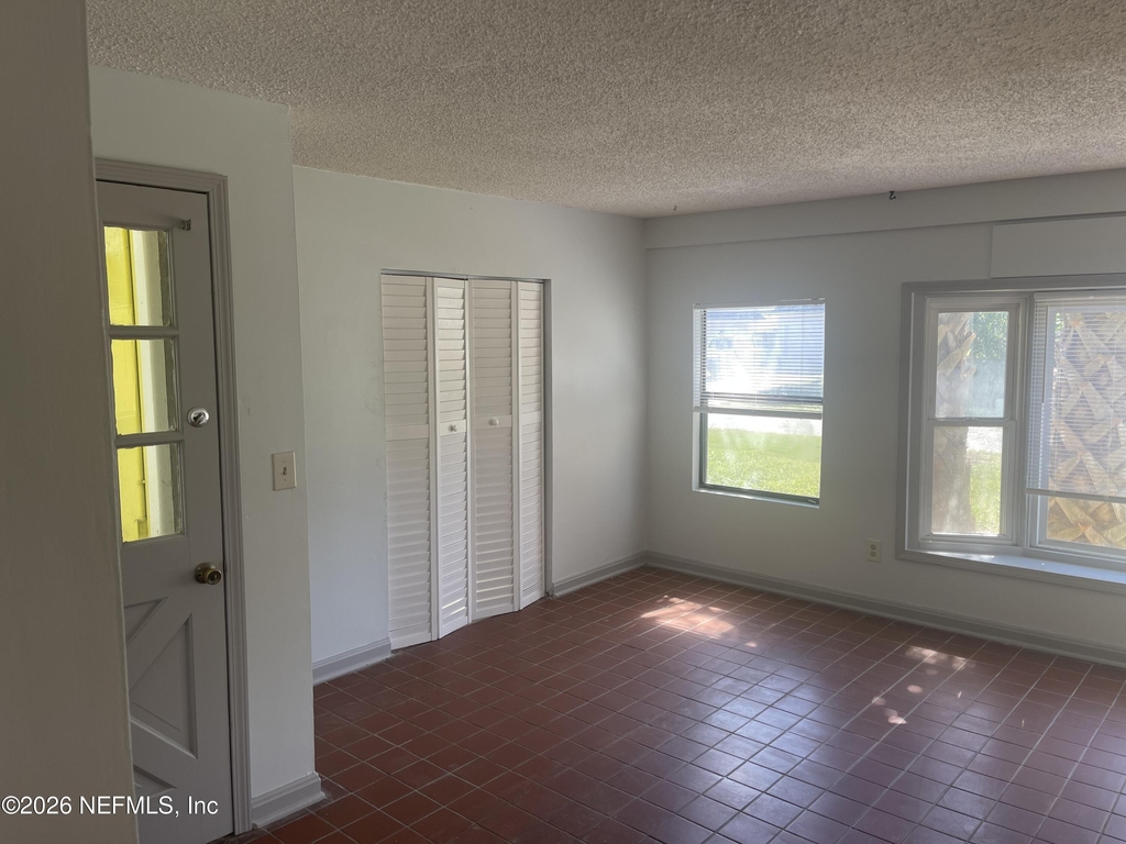 530 Myra Street - Photo 4