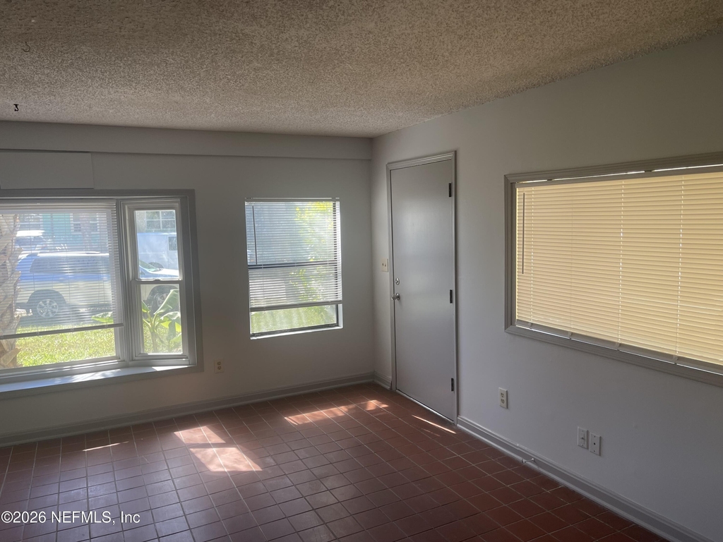 530 Myra Street - Photo 3