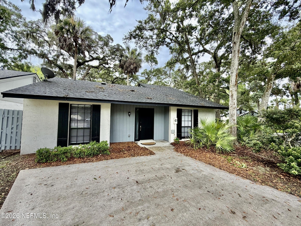 133 Bermuda Court - Photo 0