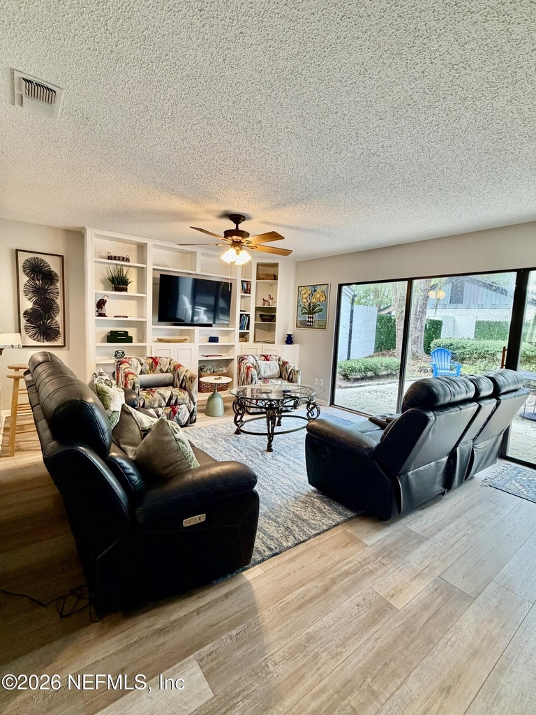 133 Bermuda Court - Photo 2