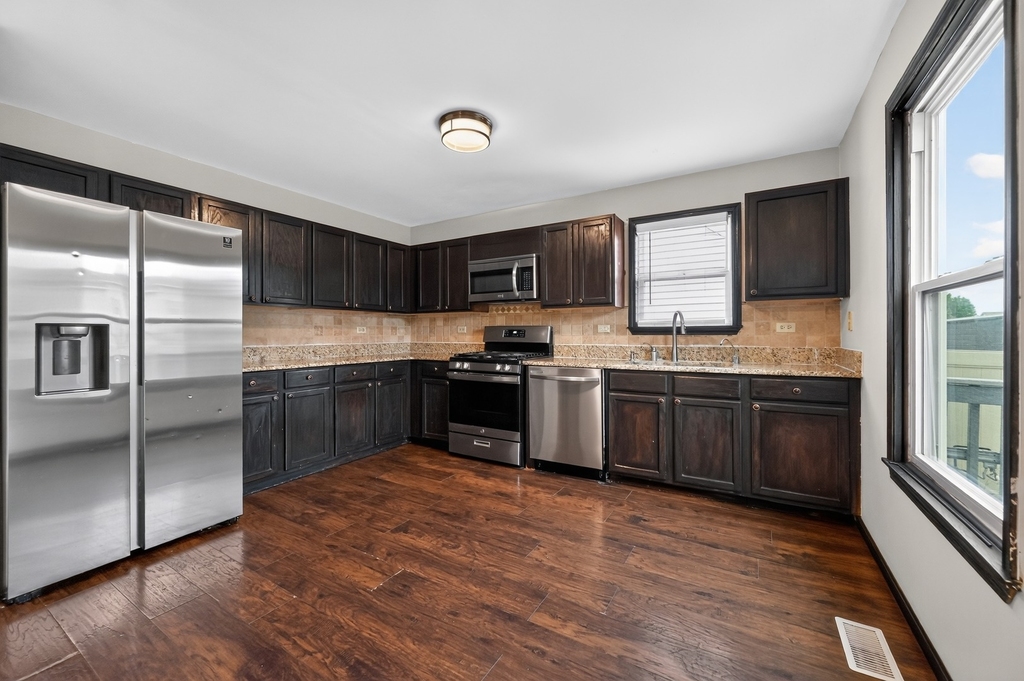 1301 Brookfield Drive - Photo 5