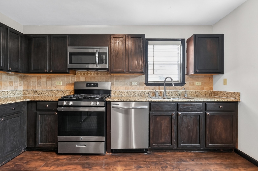 1301 Brookfield Drive - Photo 6