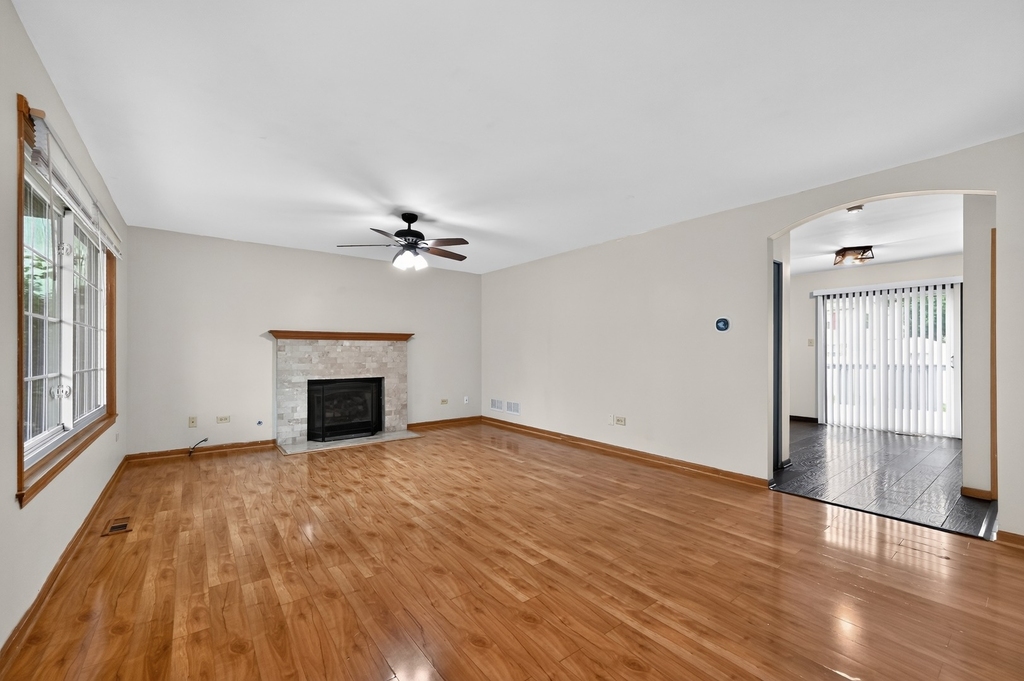 1301 Brookfield Drive - Photo 3