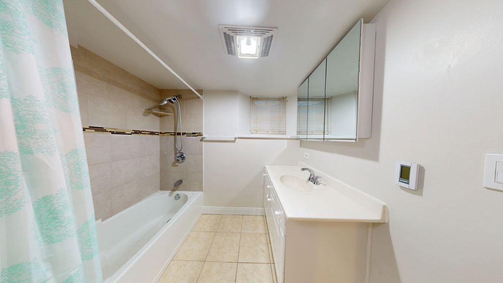4635 W Peterson Avenue - Photo 22