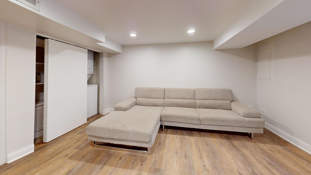 4635 W Peterson Avenue - Photo 21