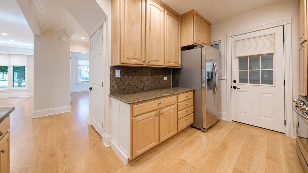 4635 W Peterson Avenue - Photo 8